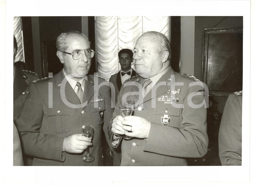 1990 ca ESERCITO ITALIANO Domenico CORCIONE e Giorgio DONATI al brindisi *Foto