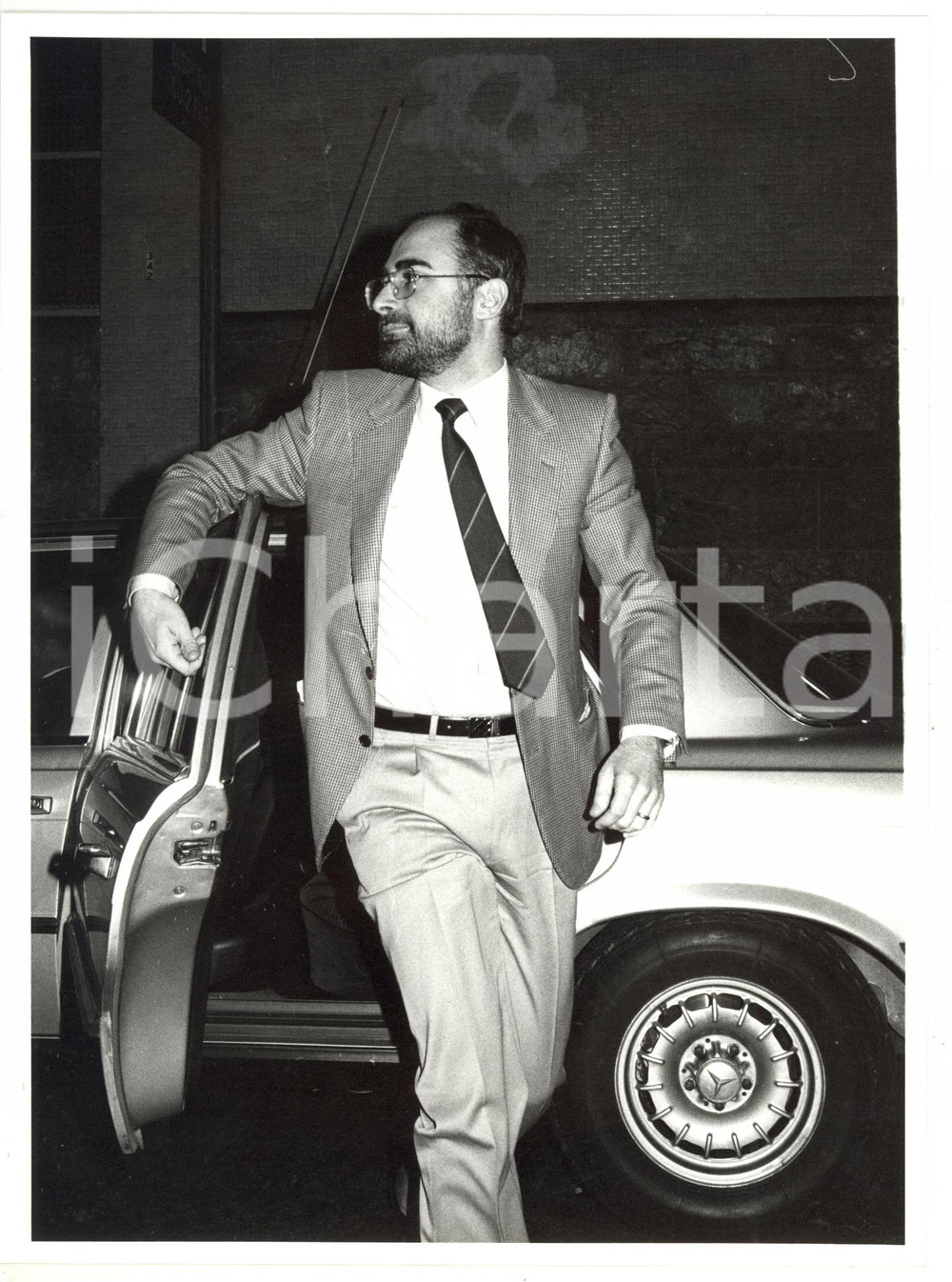 1985 ca MILANO Antonio BALLARIN esce dall'auto *Foto 18x24 cm