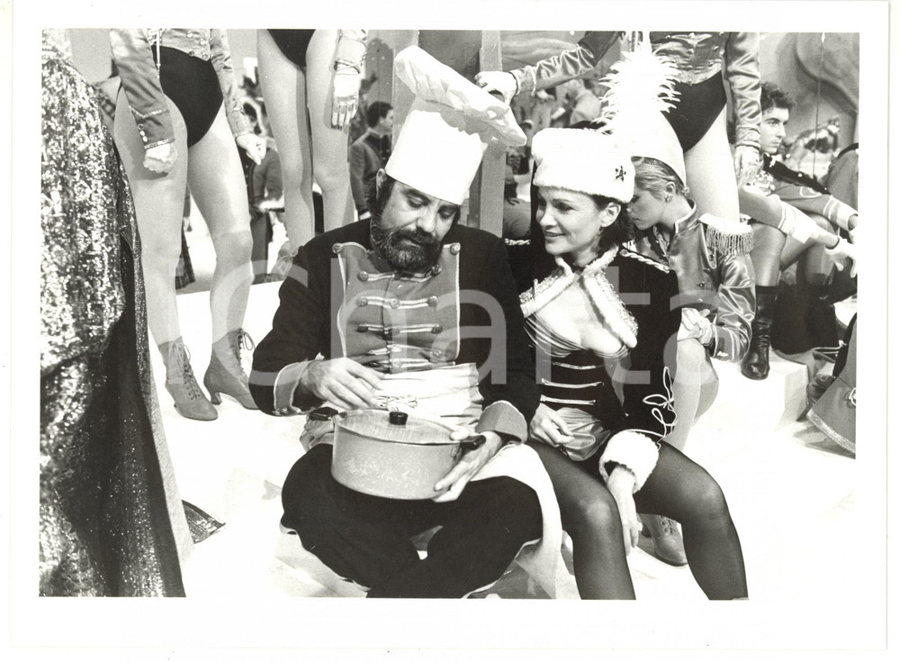 1985 RAI - IL TASTOMATTO Martine BROCHARD con Franco MOLE' in costume di scena