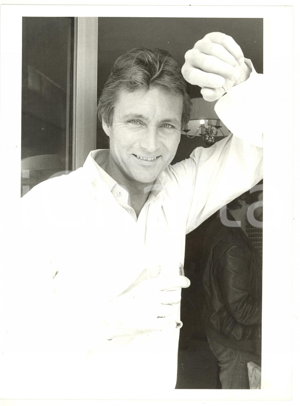 1985 ca CINEMA L'attore John Phillip LAW beve un drink *Foto VINTAGE 18x24 cm