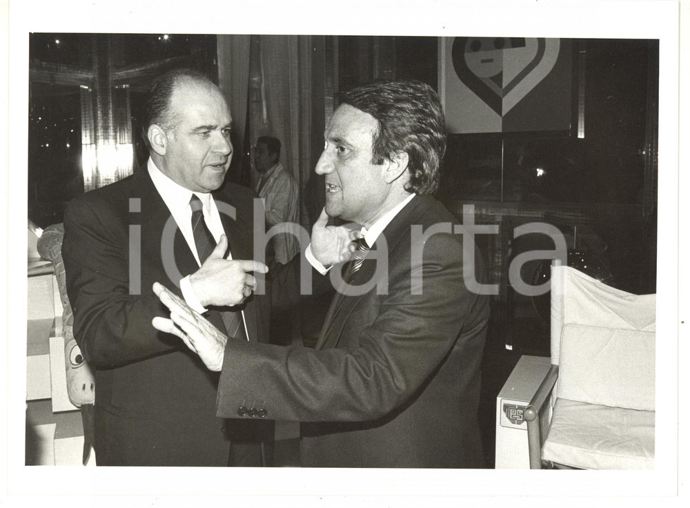 1985 ca COSTUME Valerio ZANONE discute con Emilio FEDE *Foto VINTAGE 24x18 cm