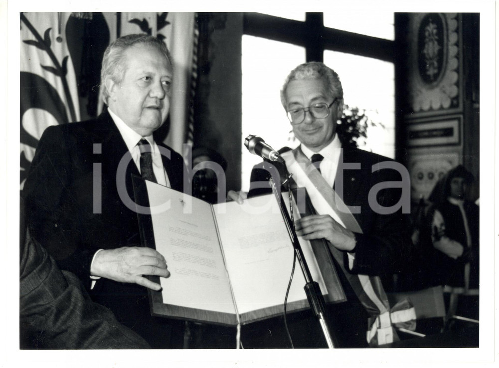 Fotografia d epoca originale 1991 FIRENZE MÃ¡rio SOARES riceve cittadinanza onoraria da Giorgio MORALES  Foto 1