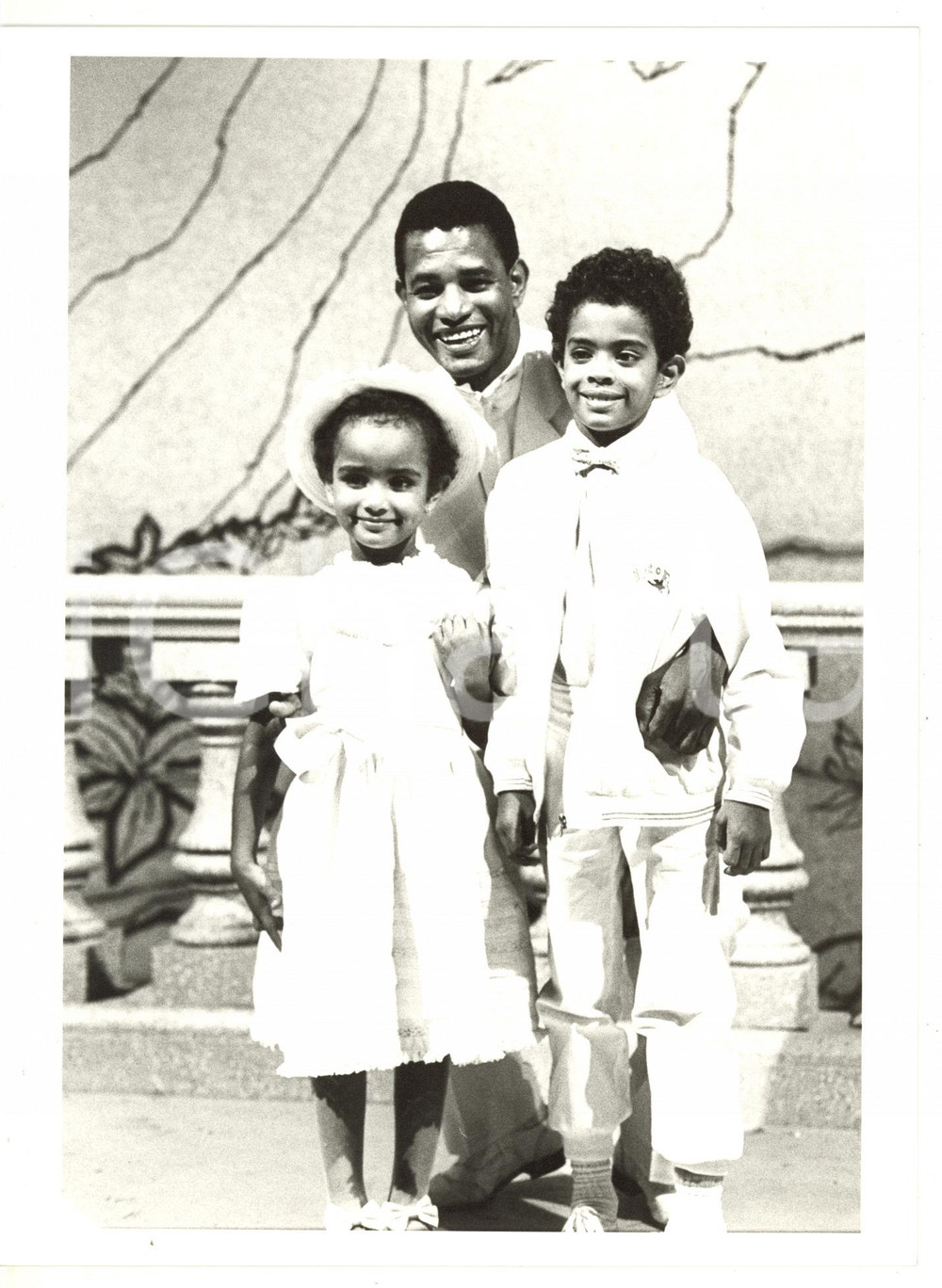 1985 ca MUSICA Cantante brasiliano Jair RODRIGUES con il figlio Jairzinho - Foto