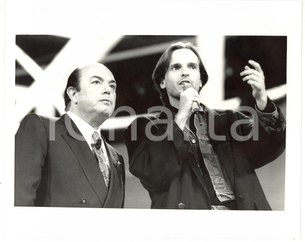 1988 SAINT VINCENT ESTATE Lino BANFI sul palco con Miguel BOSÈ *Foto 25x20 cm