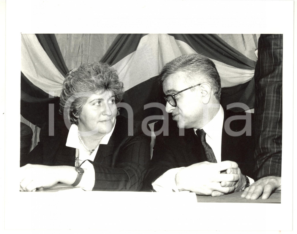 1985 ca MONZA - DC Virgilio SIRONI discute con Rossella PANZERI *Foto 25x20 cm