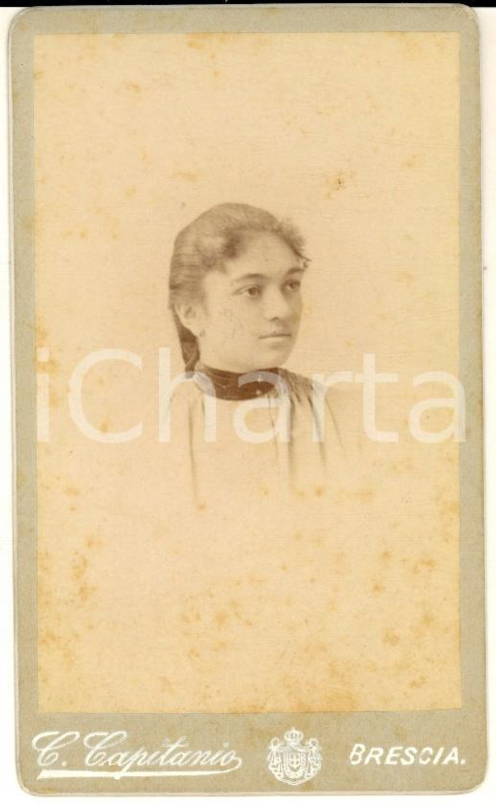 1890 ca BRESCIA Ritratto di adolescente - Primo piano - Foto G. CAPITANIO CDV Fotografia d'epoca, su cartoncino rigido. CONDIZIONI: G    originale e autentica 1