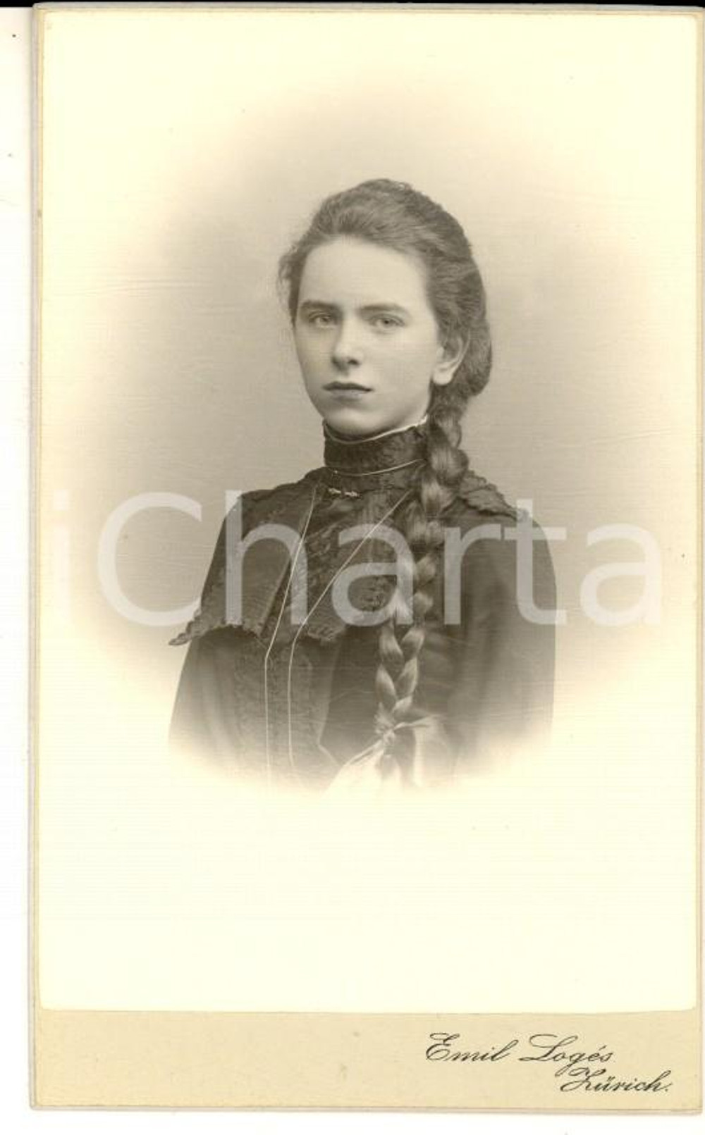 1900 ca ZURICH Portrait of a young girl with a braid - Photo Emil LOGES CDV