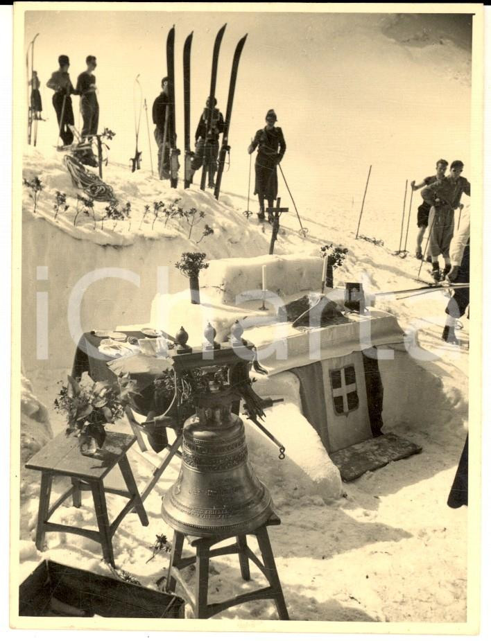 1938 ALPI ITALIA Sciatori presso altare all'Alpino caduto - Foto RARA 12x8 cm