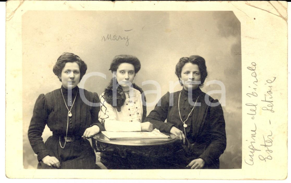 1900 ca BRESCIA Ritratto sorelle SERAFINI dal Tirolo *Foto VINTAGE cartolina Fotografia d'epoca, in formato cartolina postale.Le sorelle sono Ester, Letizia e Mary.  CONDIZIONI: POOR (piegature)    originale e autentica 1