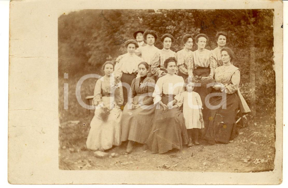1900 ca Area BRESCIA Ritratto di famiglia al femminile - Foto DANNEGGIATA