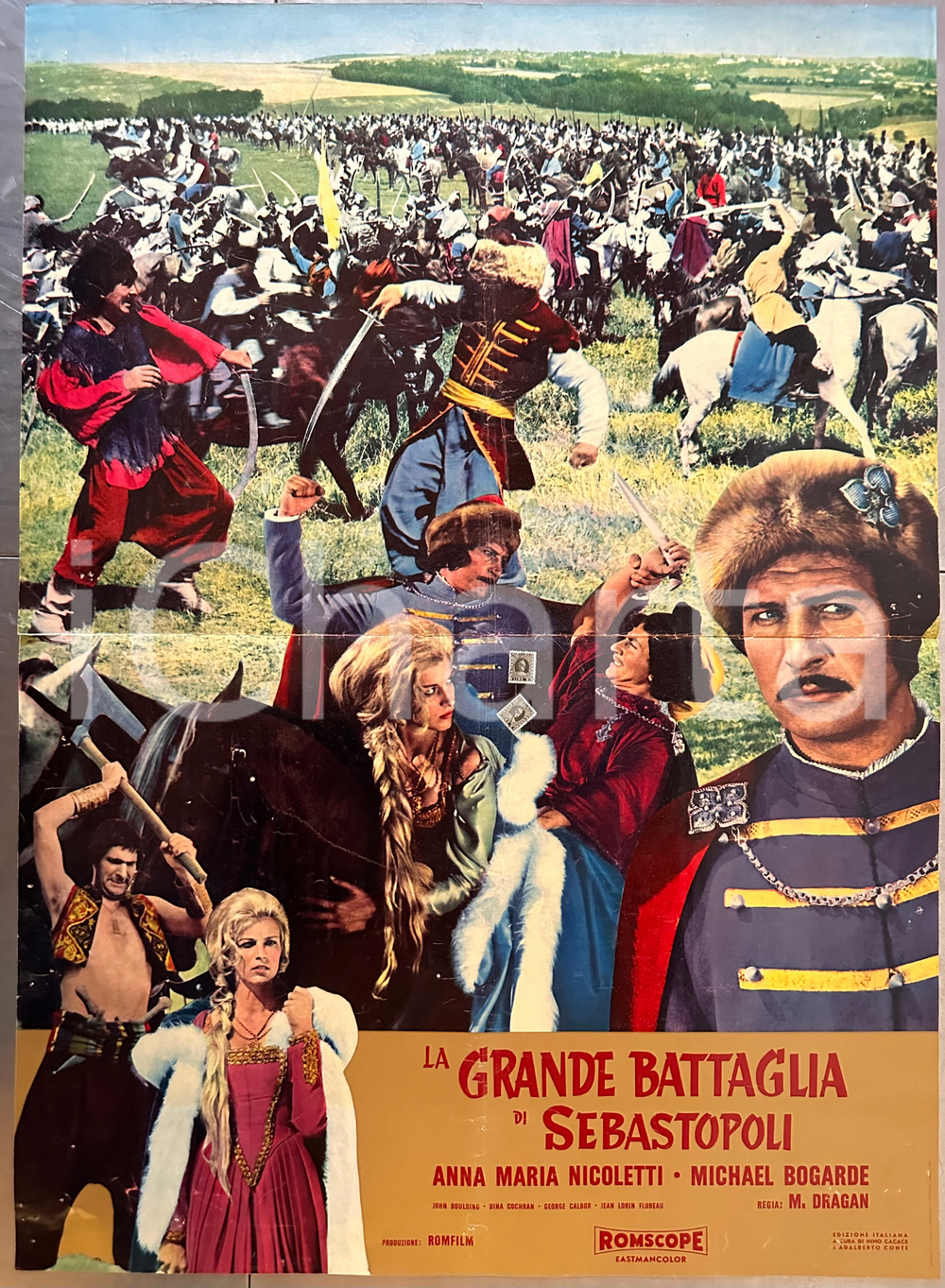 1965 Michael BOGARDE "La grande battaglia di Sebastopoli" *Fotobusta 46x92 cm Fotobusta originale d'epoca, con marca da bollo al centro. POOR/danneggiato piegature d'epoca; fori di affissione; abrasioni; strappo lungo la piegatura centrale Formato: 66x92 cm originale e autentica 1