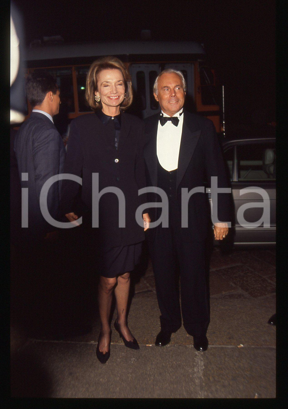 Giorgio ARMANI e Caroline LEE BOUVIER - MILANO 1990 ca * 35 mm vintage slide 16  Diapositiva d'epoca, in formato 35 mm.Per i diritti rivolgersi a ICharta.E' severamente vietata la riproduzione. Tutti i diritti sono riservati.Nella diapositiva ICharta mette in vendita, sul negozio eBay e in esclusiva sul sito "icharta" il proprio archivio composto da numerose diapositive e negativi fotografici d'epoca, tutti originali e autentici, che attraversano la storia del costume italiano tra gli la fine degli anni Sessanta e Novanta.Si tratta di uno sguardo inedito sull'attualit&agrave;, la politica, la vita quotidiana, il gossip e la cultura, che fotografa il cambiamento della nazione in quest'ultimo scorcio del XX secolo. Un'occasione unica per il mercato del collezionismo, che vede finalmente disponibile un archivio eccezionale per vastit&agrave;, tematiche e condizioni, in un settore (il negativo fotografico e la diapositiva) di assoluta novit&agrave; e dalle interessanti prospettive di investimento.  GOOD/buono   originale e autentica 1