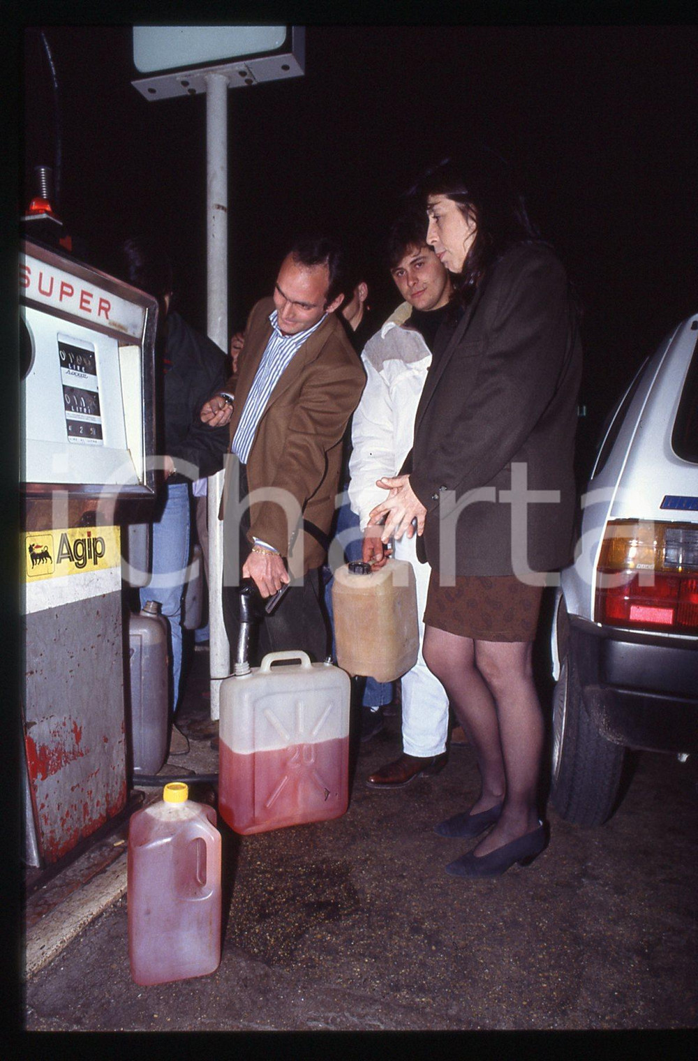 Automobilisti al distributore di benzina AGIP ROMA 1980ca *35 mm vintage slide 8