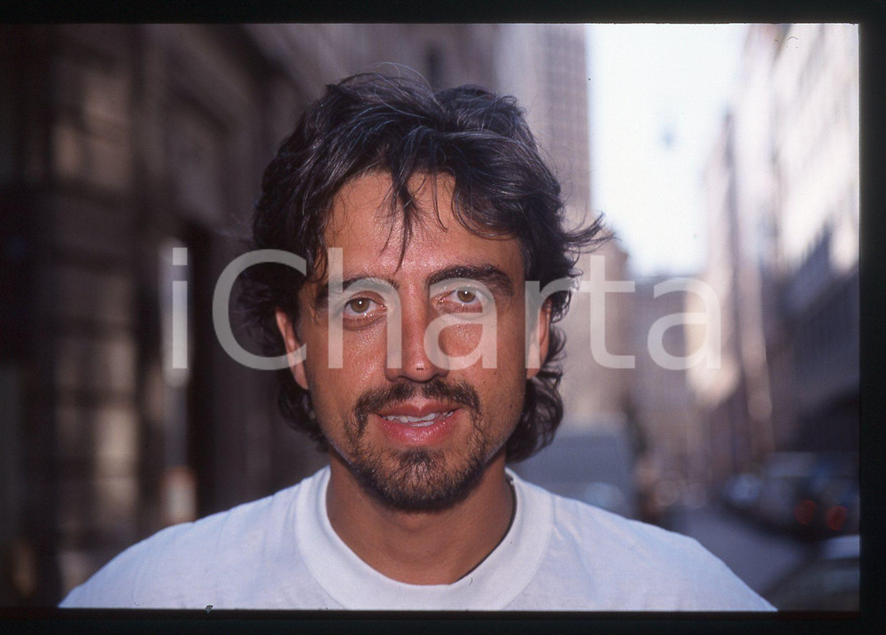 Fotografia d epoca originale Valerio STAFFELLI  MODA e COSTUME  MILANO 2000 ca 35 mm vintage slide 25 1