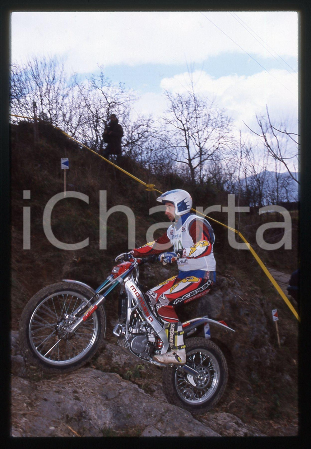 Campionato italiano TRIAL - CAVA DE' TIRRENI 2000 35 mm vintage slide 2 Diapositiva d'epoca, in formato 35 mm.CONDIZIONI: GOODE' severamente vietata la riproduzione. Tutti i diritti sono riservati.Nella diapositiva ICharta mette in vendita, sul negozio eBay e in esclusiva sul sito "icharta" il proprio archivio composto da numerose diapositive e negativi fotografici d'epoca, tutti originali e autentici, che attraversano la storia del costume italiano tra gli la fine degli anni Sessanta e Novanta.Si tratta di uno sguardo inedito sull'attualit&agrave;, la politica, la vita quotidiana, il gossip e la cultura, che fotografa il cambiamento della nazione in quest'ultimo scorcio del XX secolo. Un'occasione unica per il mercato del collezionismo, che vede finalmente disponibile un archivio eccezionale per vastit&agrave;, tematiche e condizioni, in un settore (il negativo fotografico e la diapositiva) di assoluta novit&agrave; e dalle interessanti prospettive di investimento.  GOOD/buono   originale e autentica 1