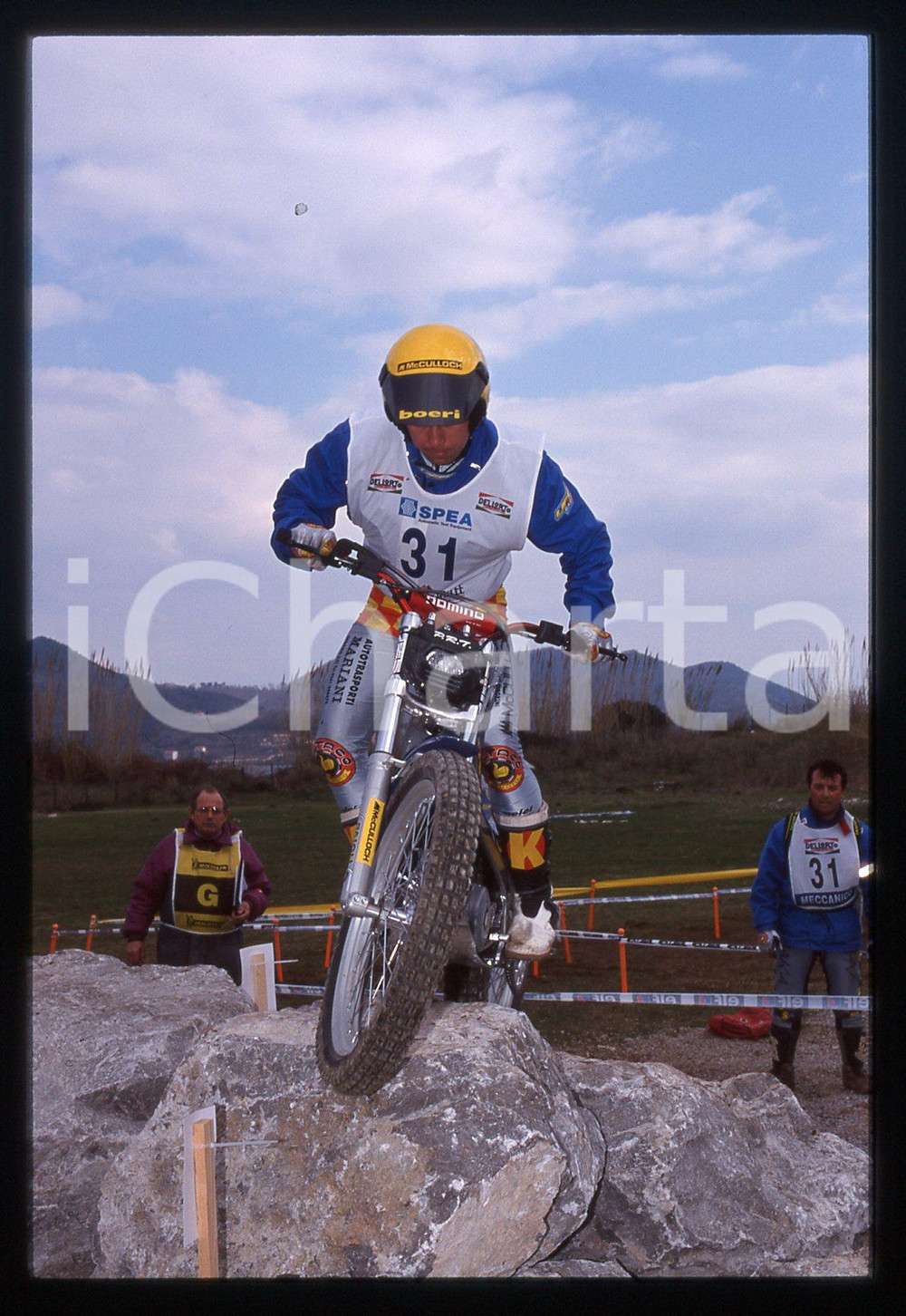 Campionato italiano TRIAL - CAVA DE' TIRRENI 2000 35 mm vintage slide 28 Diapositiva d'epoca, in formato 35 mm.CONDIZIONI: GOODE' severamente vietata la riproduzione. Tutti i diritti sono riservati.Nella diapositiva ICharta mette in vendita, sul negozio eBay e in esclusiva sul sito "icharta" il proprio archivio composto da numerose diapositive e negativi fotografici d'epoca, tutti originali e autentici, che attraversano la storia del costume italiano tra gli la fine degli anni Sessanta e Novanta.Si tratta di uno sguardo inedito sull'attualit&agrave;, la politica, la vita quotidiana, il gossip e la cultura, che fotografa il cambiamento della nazione in quest'ultimo scorcio del XX secolo. Un'occasione unica per il mercato del collezionismo, che vede finalmente disponibile un archivio eccezionale per vastit&agrave;, tematiche e condizioni, in un settore (il negativo fotografico e la diapositiva) di assoluta novit&agrave; e dalle interessanti prospettive di investimento.  GOOD/buono   originale e autentica 1