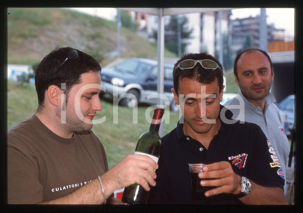 World TRIAL Championship 2003 - SESTRIERE 2003 35 mm vintage slide 4 Diapositiva d'epoca, in formato 35 mm.CONDIZIONI: GOODE' severamente vietata la riproduzione. Tutti i diritti sono riservati.Nella diapositiva ICharta mette in vendita, sul negozio eBay e in esclusiva sul sito "icharta" il proprio archivio composto da numerose diapositive e negativi fotografici d'epoca, tutti originali e autentici, che attraversano la storia del costume italiano tra gli la fine degli anni Sessanta e Novanta.Si tratta di uno sguardo inedito sull'attualit&agrave;, la politica, la vita quotidiana, il gossip e la cultura, che fotografa il cambiamento della nazione in quest'ultimo scorcio del XX secolo. Un'occasione unica per il mercato del collezionismo, che vede finalmente disponibile un archivio eccezionale per vastit&agrave;, tematiche e condizioni, in un settore (il negativo fotografico e la diapositiva) di assoluta novit&agrave; e dalle interessanti prospettive di investimento.  GOOD/buono   originale e autentica 1