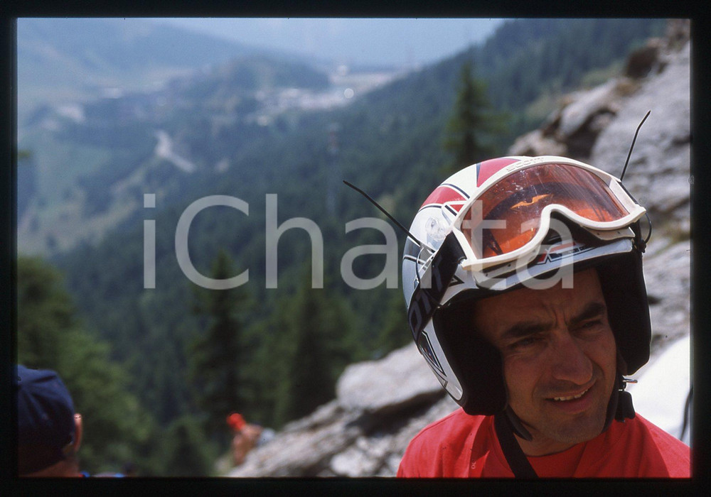 World TRIAL Championship 2003 - SESTRIERE 2003 35 mm vintage slide 29 Diapositiva d'epoca, in formato 35 mm.CONDIZIONI: GOODE' severamente vietata la riproduzione. Tutti i diritti sono riservati. ICharta mette in vendita, sul negozio eBay e in esclusiva sul sito "icharta" il proprio archivio composto da numerose diapositive e negativi fotografici d'epoca, tutti originali e autentici, che attraversano la storia del costume italiano tra gli la fine degli anni Sessanta e Novanta.Si tratta di uno sguardo inedito sull'attualità, la politica, la vita quotidiana, il gossip e la cultura, che fotografa il cambiamento della nazione in quest'ultimo scorcio del XX secolo. Un'occasione unica per il mercato del collezionismo, che vede finalmente disponibile un archivio eccezionale per vastità, tematiche e condizioni, in un settore (il negativo fotografico e la diapositiva) di assoluta novità e dalle interessanti prospettive di investimento.  GOOD/buono   originale e autentica 1