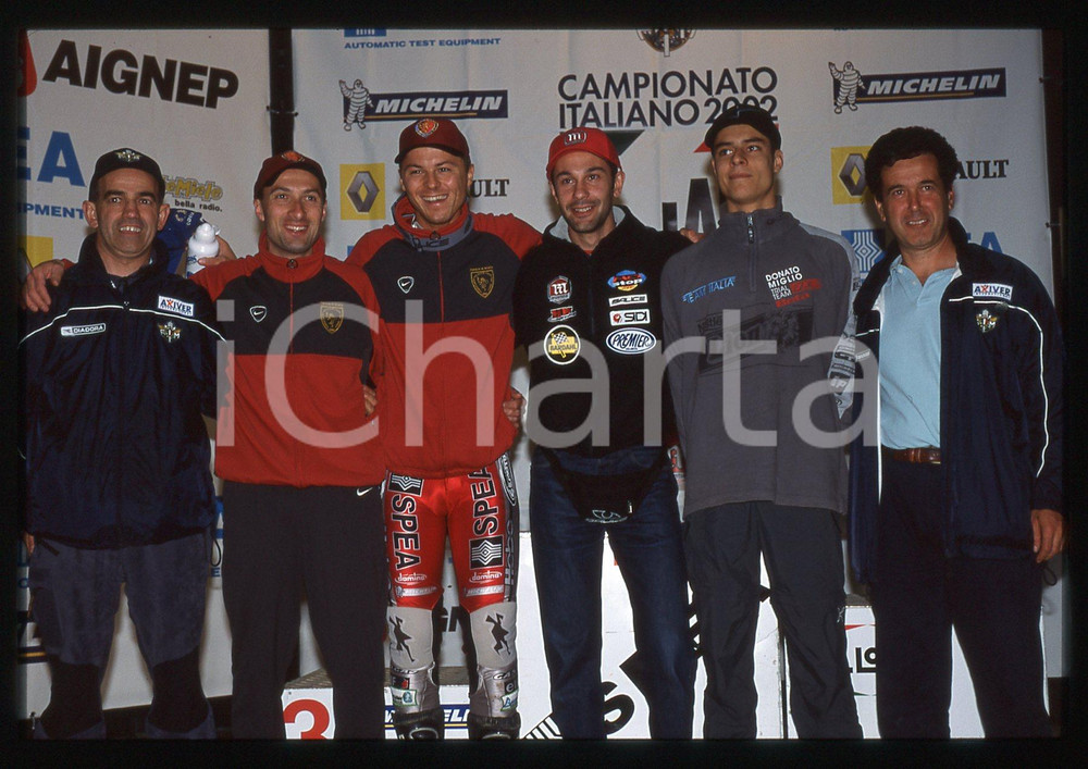 Campionato italiano TRIAL 2002 - BOSCO CHIESANUOVA 2002 35 mm vintage slide 33 Diapositiva d'epoca, in formato 35 mm.CONDIZIONI: GOODE' severamente vietata la riproduzione. Tutti i diritti sono riservati.Nella diapositiva ICharta mette in vendita, sul negozio eBay e in esclusiva sul sito "icharta" il proprio archivio composto da numerose diapositive e negativi fotografici d'epoca, tutti originali e autentici, che attraversano la storia del costume italiano tra gli la fine degli anni Sessanta e Novanta.Si tratta di uno sguardo inedito sull'attualit&agrave;, la politica, la vita quotidiana, il gossip e la cultura, che fotografa il cambiamento della nazione in quest'ultimo scorcio del XX secolo. Un'occasione unica per il mercato del collezionismo, che vede finalmente disponibile un archivio eccezionale per vastit&agrave;, tematiche e condizioni, in un settore (il negativo fotografico e la diapositiva) di assoluta novit&agrave; e dalle interessanti prospettive di investimento.  GOOD/buono   originale e autentica 1