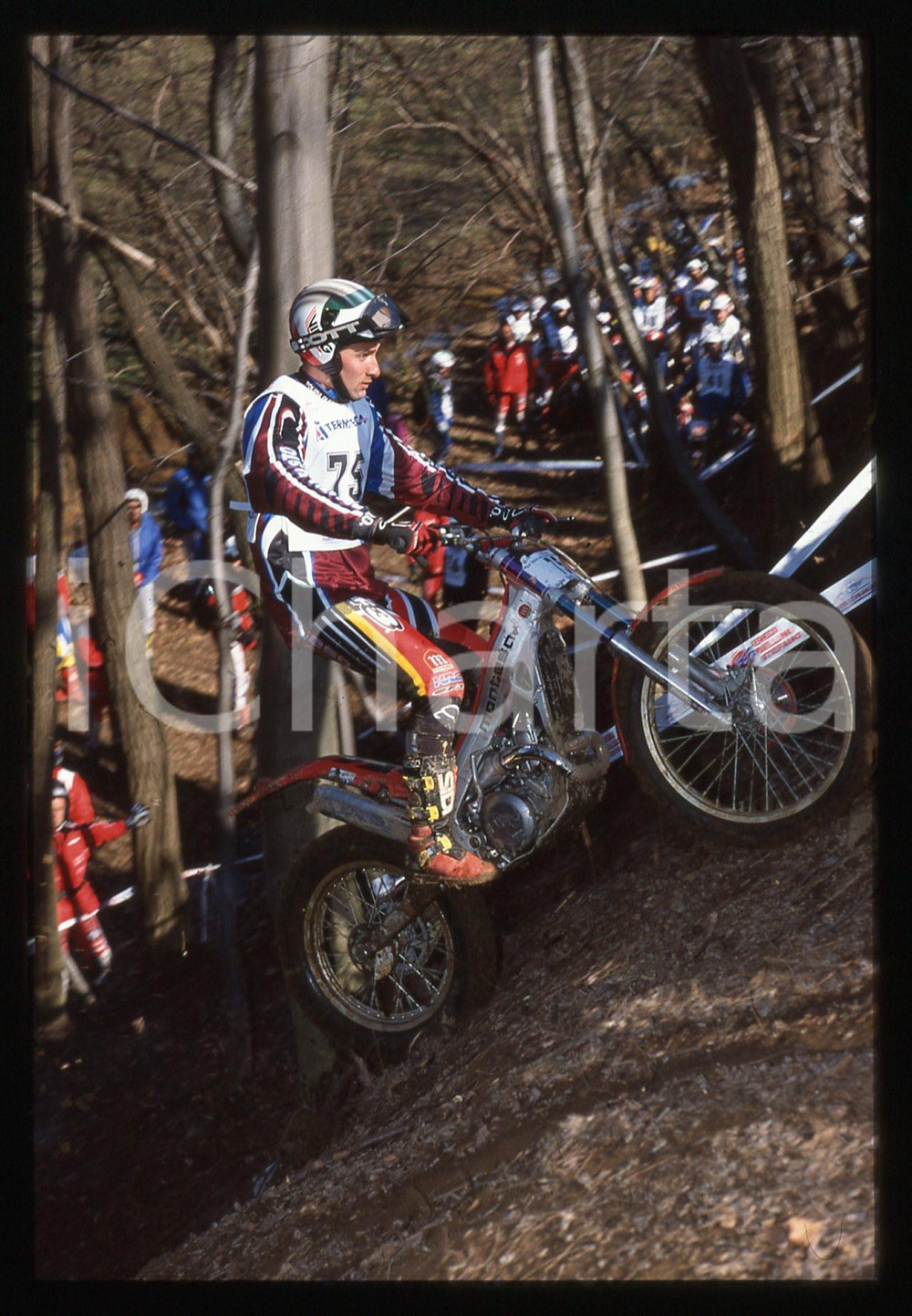 TRIAL Internazionale 2 GIORNI DELLA BRIANZA - MONZA 2002 35 mm vintage slide Diapositiva d'epoca, in formato 35 mm.CONDIZIONI: GOODE' severamente vietata la riproduzione. Tutti i diritti sono riservati.Nella diapositiva ICharta mette in vendita, sul negozio eBay e in esclusiva sul sito "icharta" il proprio archivio composto da numerose diapositive e negativi fotografici d'epoca, tutti originali e autentici, che attraversano la storia del costume italiano tra gli la fine degli anni Sessanta e Novanta.Si tratta di uno sguardo inedito sull'attualit&agrave;, la politica, la vita quotidiana, il gossip e la cultura, che fotografa il cambiamento della nazione in quest'ultimo scorcio del XX secolo. Un'occasione unica per il mercato del collezionismo, che vede finalmente disponibile un archivio eccezionale per vastit&agrave;, tematiche e condizioni, in un settore (il negativo fotografico e la diapositiva) di assoluta novit&agrave; e dalle interessanti prospettive di investimento.  GOOD/buono   originale e autentica 1