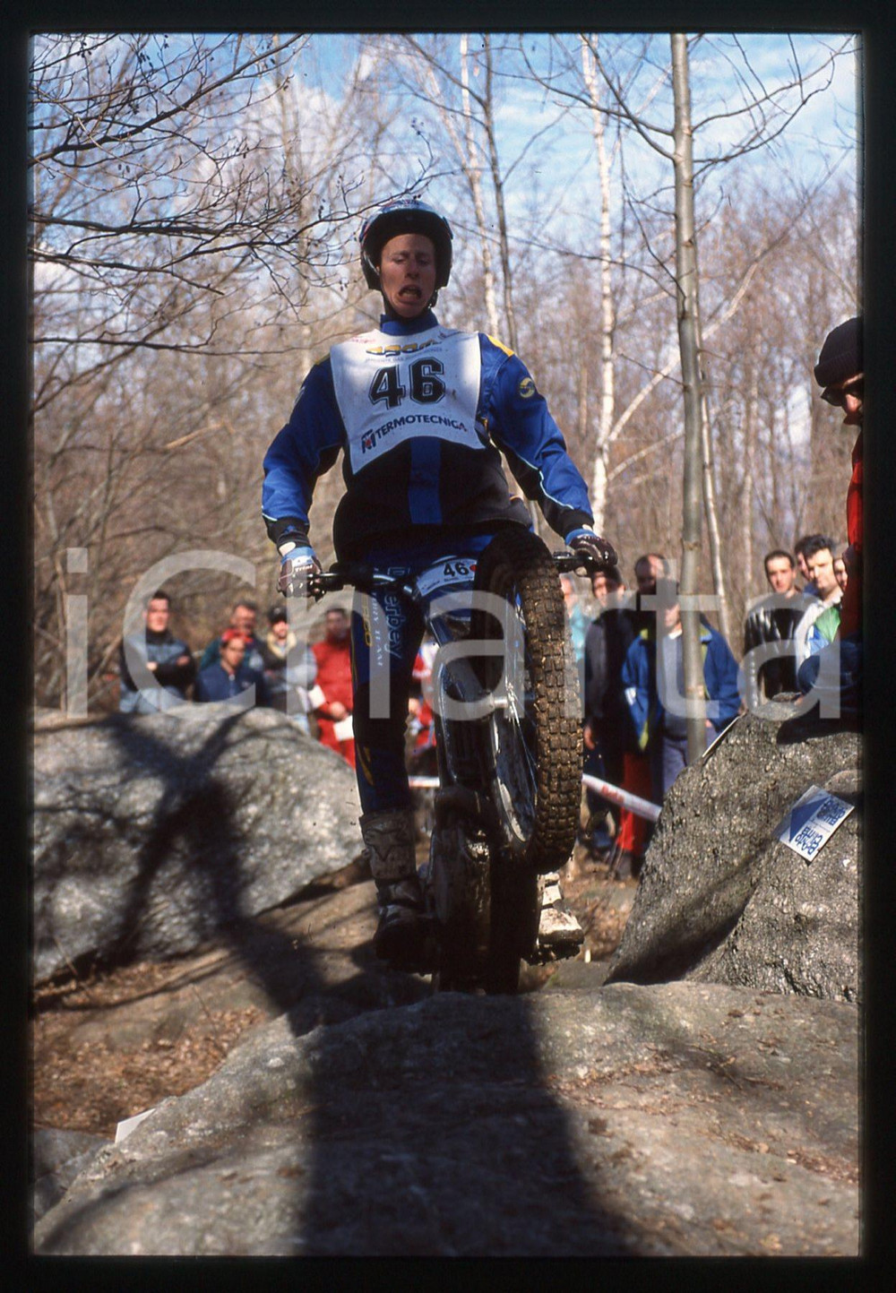 TRIAL Internazionale 2 GIORNI DELLA BRIANZA - MONZA 2002 35 mm vintage slide 12 Diapositiva d'epoca, in formato 35 mm.CONDIZIONI: GOODE' severamente vietata la riproduzione. Tutti i diritti sono riservati.Nella diapositiva ICharta mette in vendita, sul negozio eBay e in esclusiva sul sito "icharta" il proprio archivio composto da numerose diapositive e negativi fotografici d'epoca, tutti originali e autentici, che attraversano la storia del costume italiano tra gli la fine degli anni Sessanta e Novanta.Si tratta di uno sguardo inedito sull'attualit&agrave;, la politica, la vita quotidiana, il gossip e la cultura, che fotografa il cambiamento della nazione in quest'ultimo scorcio del XX secolo. Un'occasione unica per il mercato del collezionismo, che vede finalmente disponibile un archivio eccezionale per vastit&agrave;, tematiche e condizioni, in un settore (il negativo fotografico e la diapositiva) di assoluta novit&agrave; e dalle interessanti prospettive di investimento.  GOOD/buono   originale e autentica 1
