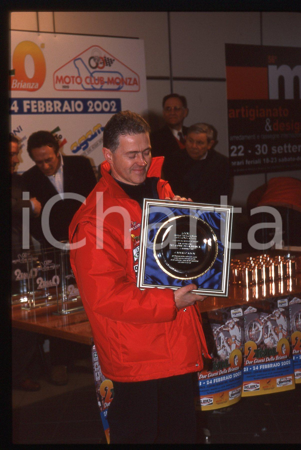 TRIAL Internazionale 2 GIORNI DELLA BRIANZA - MONZA 2002 35 mm vintage slide 27 Diapositiva d'epoca, in formato 35 mm.CONDIZIONI: GOODE' severamente vietata la riproduzione. Tutti i diritti sono riservati.Nella diapositiva ICharta mette in vendita, sul negozio eBay e in esclusiva sul sito "icharta" il proprio archivio composto da numerose diapositive e negativi fotografici d'epoca, tutti originali e autentici, che attraversano la storia del costume italiano tra gli la fine degli anni Sessanta e Novanta.Si tratta di uno sguardo inedito sull'attualit&agrave;, la politica, la vita quotidiana, il gossip e la cultura, che fotografa il cambiamento della nazione in quest'ultimo scorcio del XX secolo. Un'occasione unica per il mercato del collezionismo, che vede finalmente disponibile un archivio eccezionale per vastit&agrave;, tematiche e condizioni, in un settore (il negativo fotografico e la diapositiva) di assoluta novit&agrave; e dalle interessanti prospettive di investimento.  GOOD/buono   originale e autentica 1