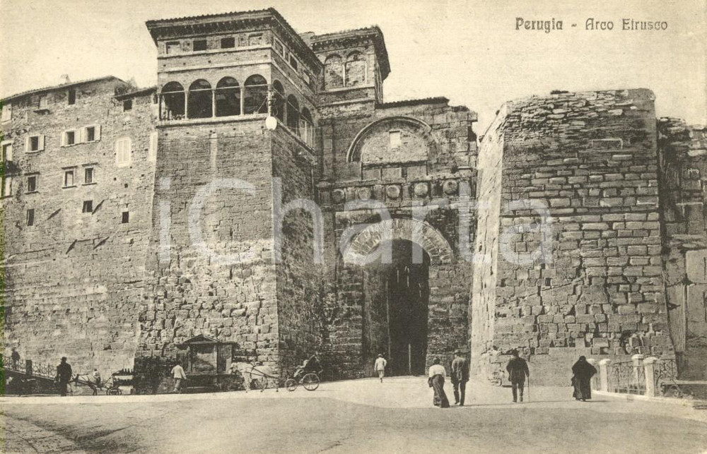 Cartolina originale da collezione 1920 ca PERUGIA Veduta dell'Arco ETRUSCO *Cartolina ANIMATA con calesse FP NV 1