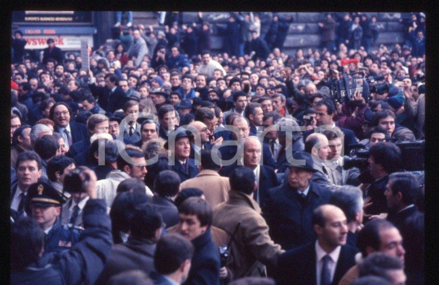 Fotografia d epoca originale 35mm vintage slide 1989 MILANO Michail GORBACHEV presidente URSS tra la folla 1 1