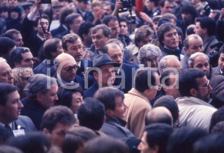 Fotografia d epoca originale 35mm vintage slide 1989 MILANO Michail GORBACHEV presidente URSS tra la folla 3 1