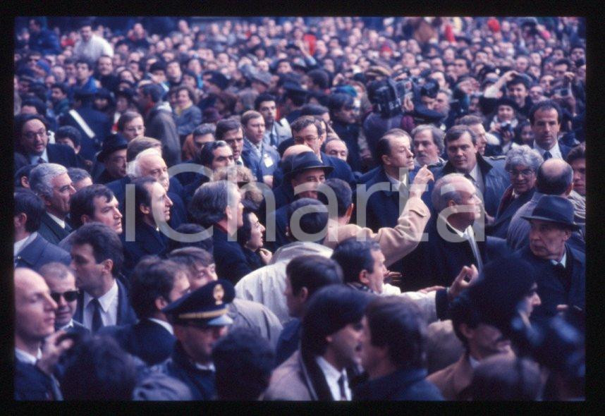 Fotografia d epoca originale 35mm vintage slide 1989 MILANO Michail GORBACHEV presidente URSS tra la folla 7 1