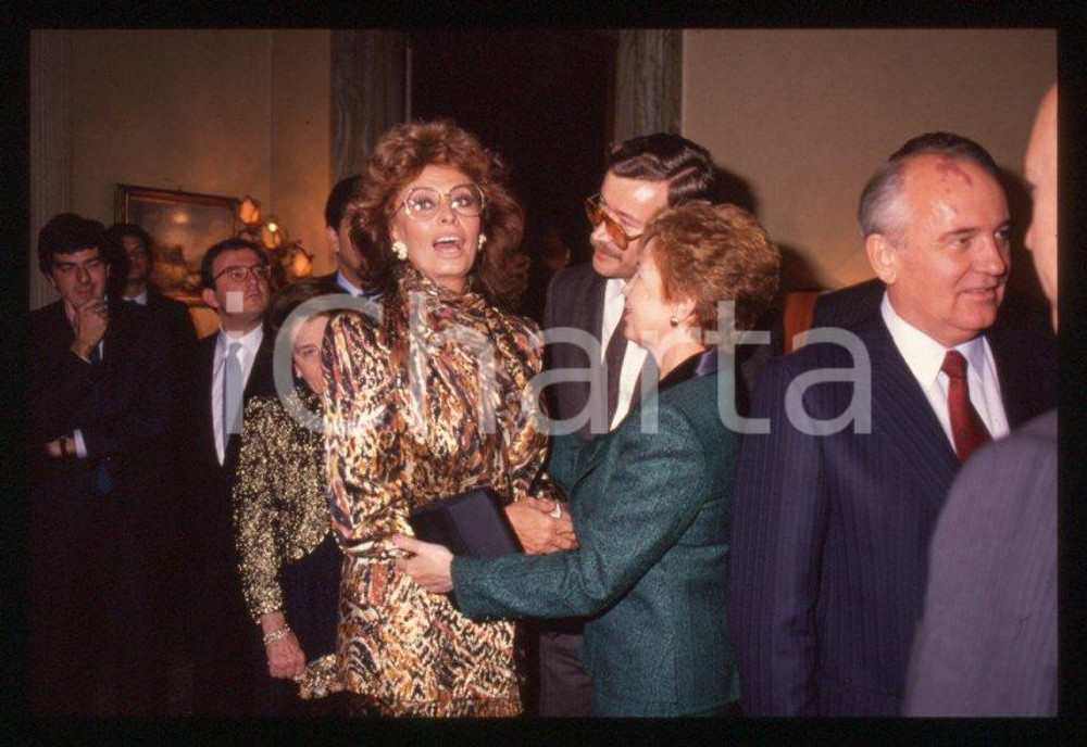 Fotografia d epoca originale 35mm vintage slide 1989 MILANO Sophia LOREN Michail GORBACHEV Raissa 2 1