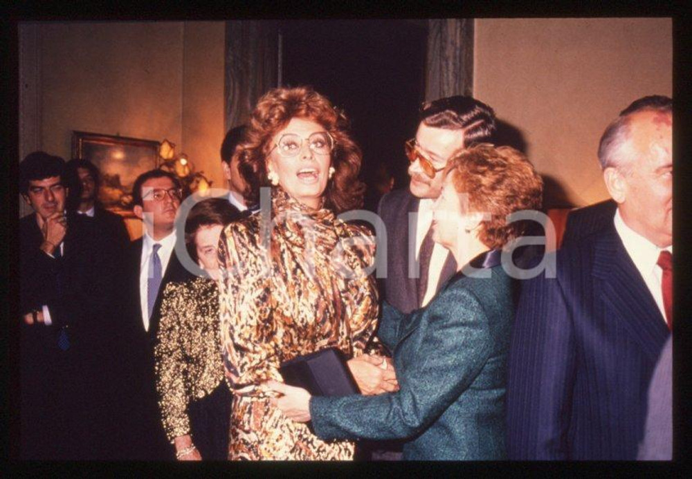 Fotografia d epoca originale 35mm vintage slide 1989 MILANO Sophia LOREN Michail GORBACHEV Raissa 3 1
