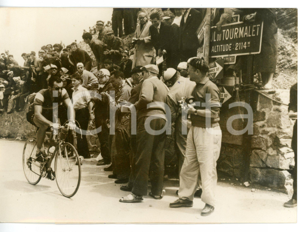 1957 CICLISMO TOUR DE FRANCE COL DU TOURMALET Nino DE FILIPPIS in gara *Foto