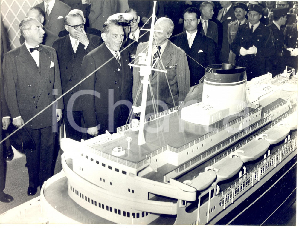 1955 PARIS Salone Nautico - Presidente René COTY visita il Salone Nautico *Foto