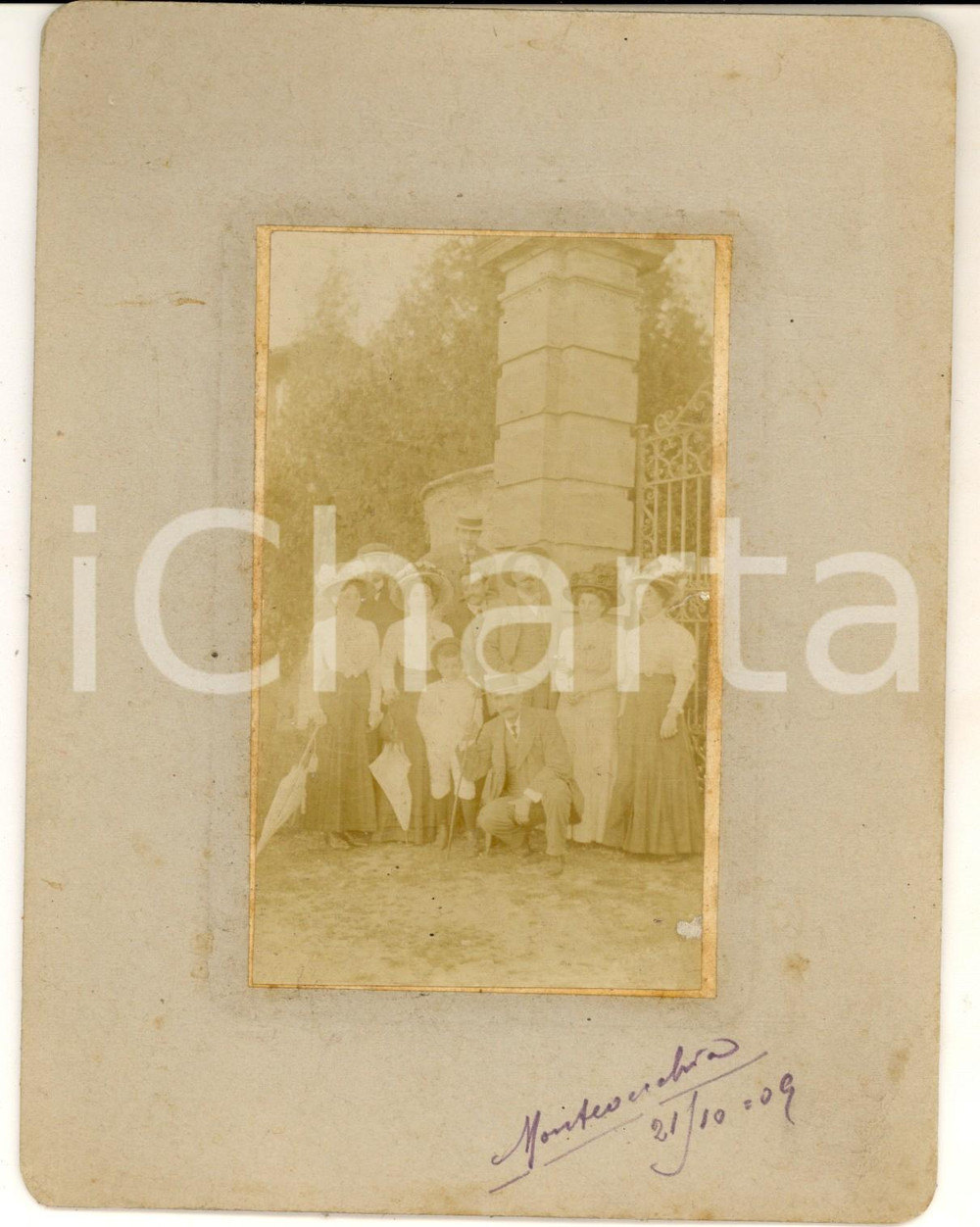 Fotografia d epoca originale 1909 MONTEVECCHIA LC Ritratto di famiglia presso una villa Foto 14x19 cm 1
