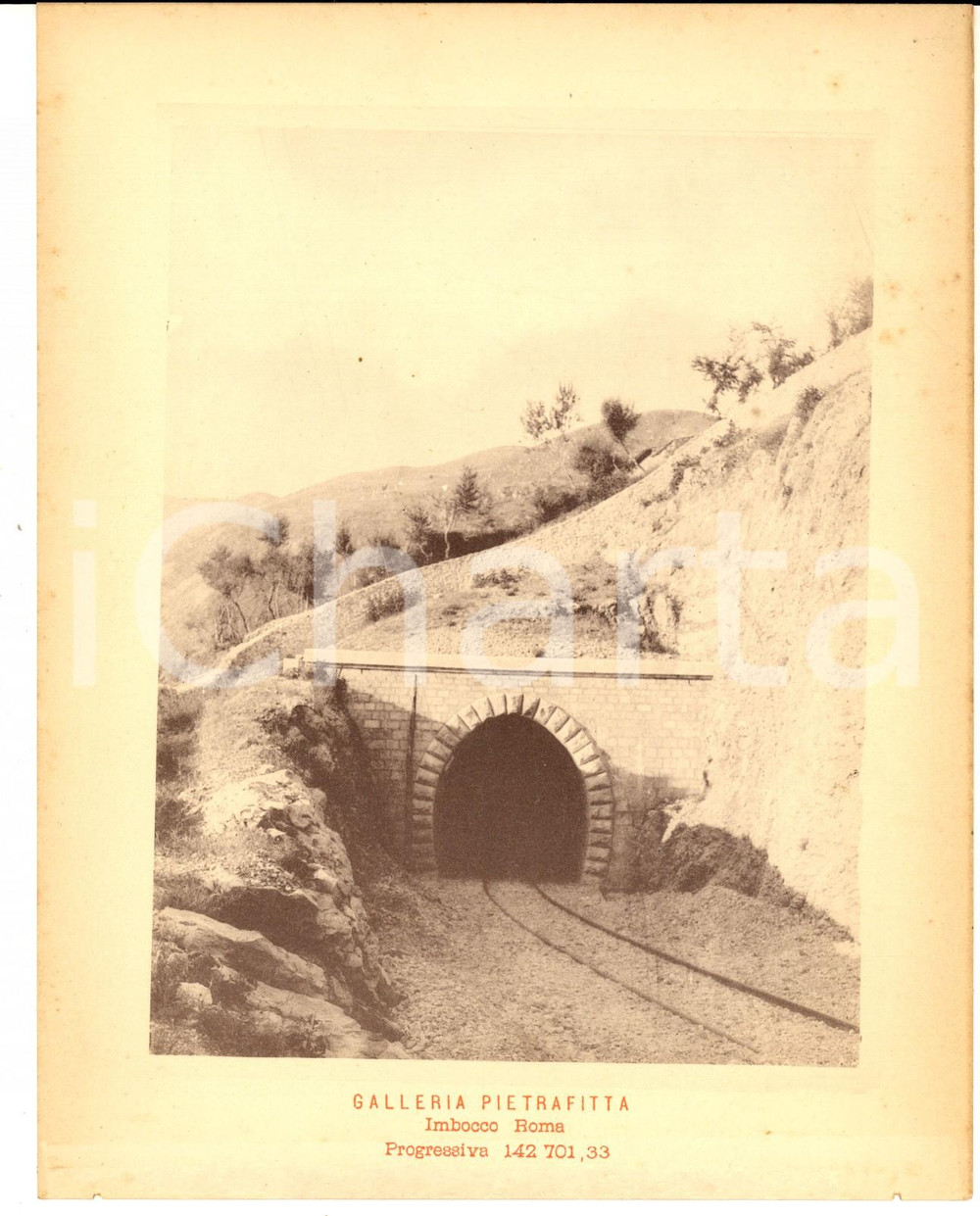 1888 Ferrovia ROMA-SULMONA - Galleria PIETRAFITTA - Imbocco ROMA *Stampa 16x20 Stampa d'epoca, su cartoncino.CONDIZIONI: G (ma lieve abrasione al margine inferiore)    originale e autentica 1