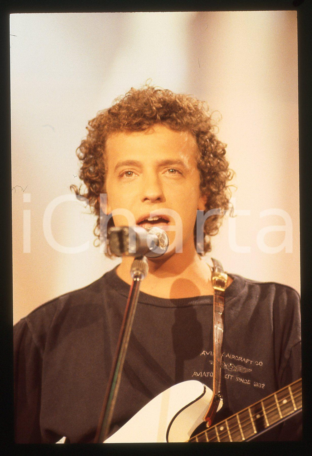 Fotografia d epoca originale 35mm vintage slide 1985 ca MUSICA Mike FRANCIS durante un concerto 23 1