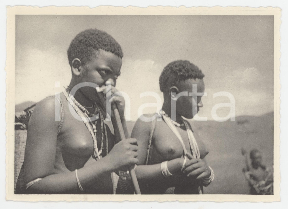 1940 ca CONGO BELGE - KIVU Jeunes filles Banya-Bongo NU ETHNIQUE Carte postale  Fotocartolina postale d'epoca.Non viaggiata.FOTOGRAFO: J.V. Leroy GOOD/buono  Formato: 15x10 cm originale e autentica 1