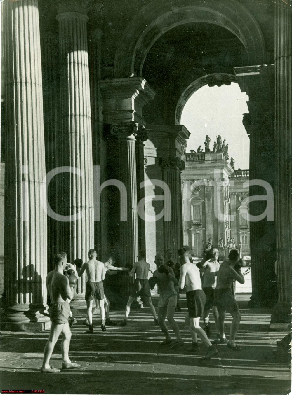 Fotografia d'epoca originale 1935 ca POTSDAM (DE) Esercizi di pugilato a NEUE PALAIS 1