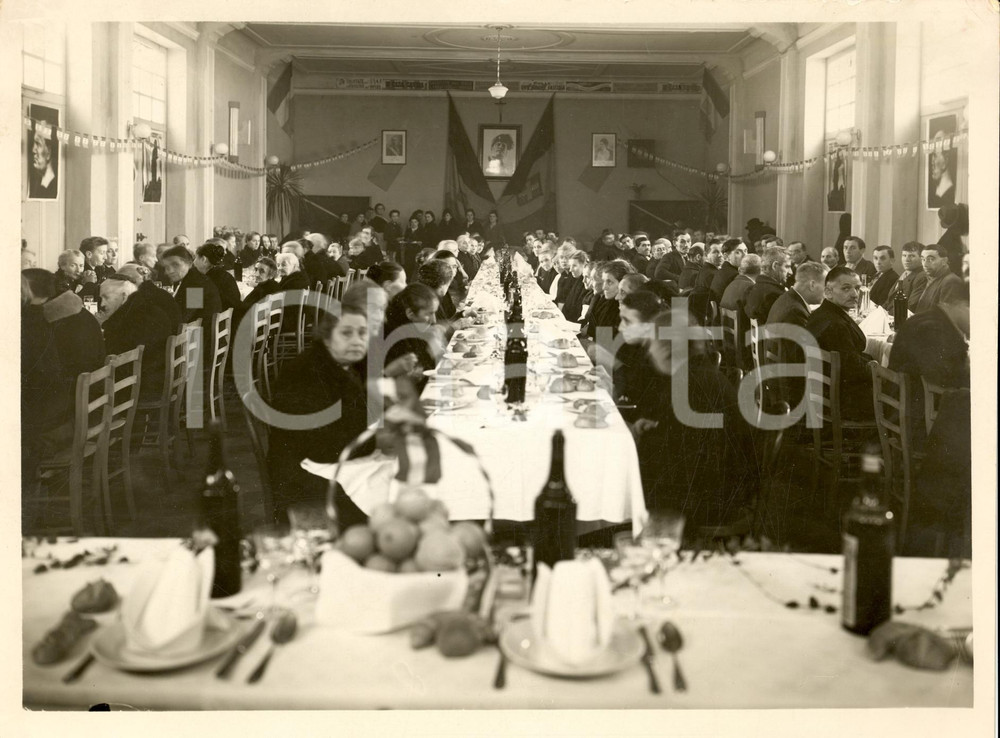 Fotografia d epoca originale 1939 DESIO MB Banchetto per poveri a Casa del FASCIO 1