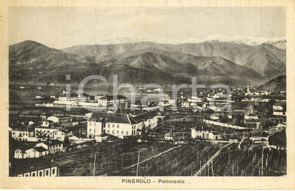 Cartolina originale da collezione 1940 PINEROLO TO Veduta panoramica dell abitato Cartolina postale FP VG 1