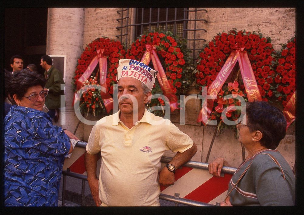 35mm vintage slide* 1990 ROMA Militante PCI al funerale di Gian Carlo PAJETTA *3