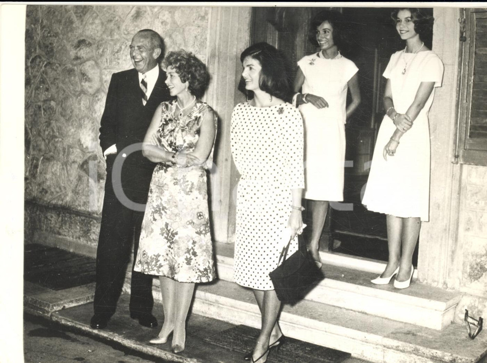 1963 ATENE Jacqueline KENNEDY in vacanza con Paolo e Federica di Grecia *Foto