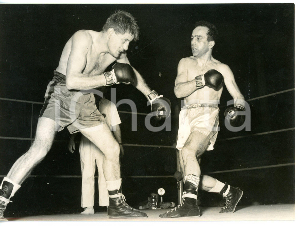 1957 MILANO BOXE Mario D'AGATA schiva gancio sinistro di Roger CAPPATO *Foto