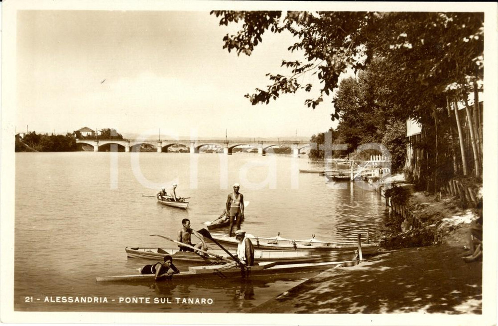 Cartolina originale da collezione 1930 ca ALESSANDRIA Bagnanti e canoe sul TANARO con sfondo ponte Cartolina NV 1