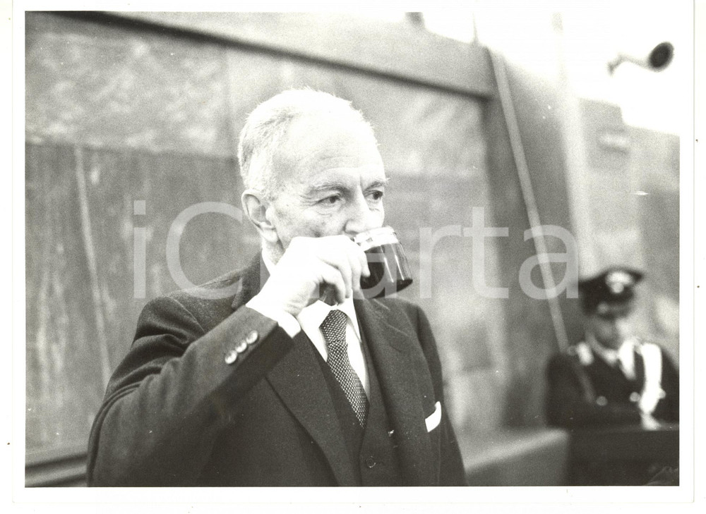 1985 ca TRIBUNALE MILANO Processo AMBROSOLI - Michele SINDONA beve un caffè (4)