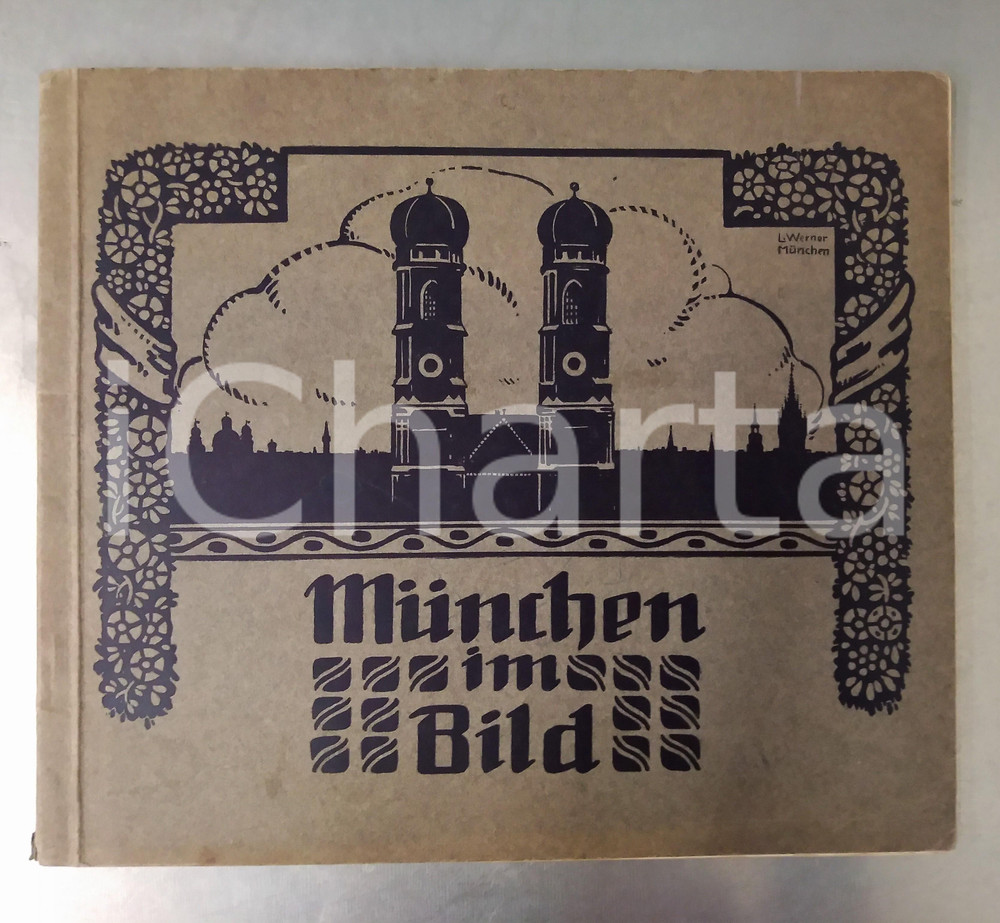1910 MUNCHEN IM BILD - Album 48 Ansichten - RARE vintage book b/w Rara e pregevole pubblicazione d'epoca, in formato album con illustrazioni a piena pagina b/n.Illustrazione di L. Werner in copertina.EDITORE: Karl Beck - MunchenFORMATO: 25x21 cmCONDIZIONI: FAIR (buone condizioni interne, ma tracce d'uso e piccole sbrecciature al dorso)    originale e autentica 1