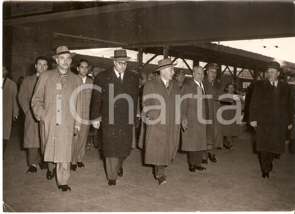 Fotografia d epoca originale 1954 TORINO Nuovo prefetto Attilio GARGIULO visita Stazione Torino PORTA NUOVA 1
