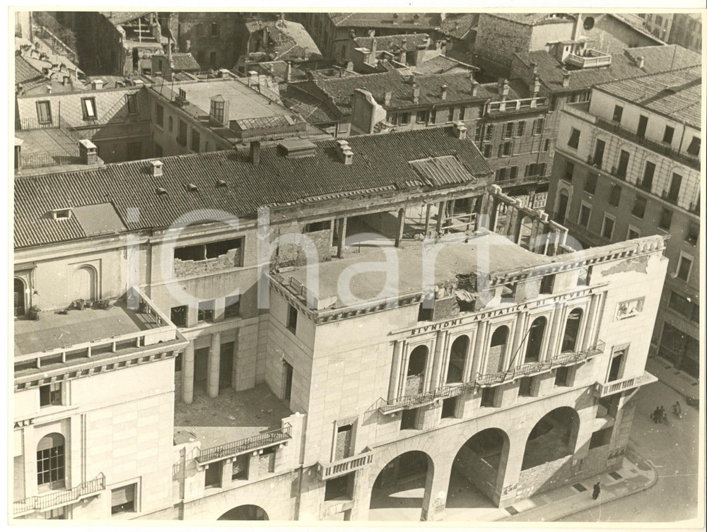 1945 WW2 BRESCIA - Bombardamenti - Palazzo Riunione Adriatica di Sicurtà *Foto  Fotografia d'epoca.  GOOD/buono ma difetti di stampa Formato: 24x18 cm originale e autentica 1