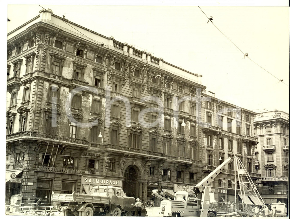 Fotografia d epoca originale 1960 ca MILANO Corso Buenos Aires  Lavori stradali davanti a  Palazzo LURASCHI 1